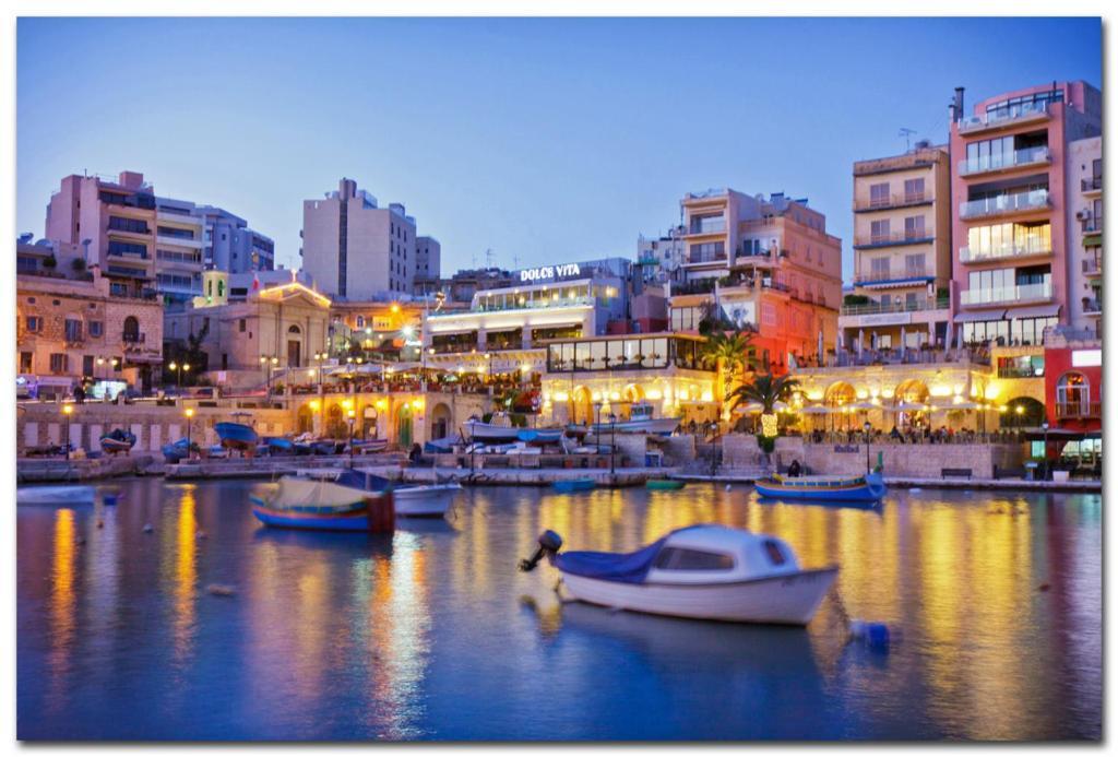 Idyllic Apartment Steps From The Promenade Sliema Exterior foto