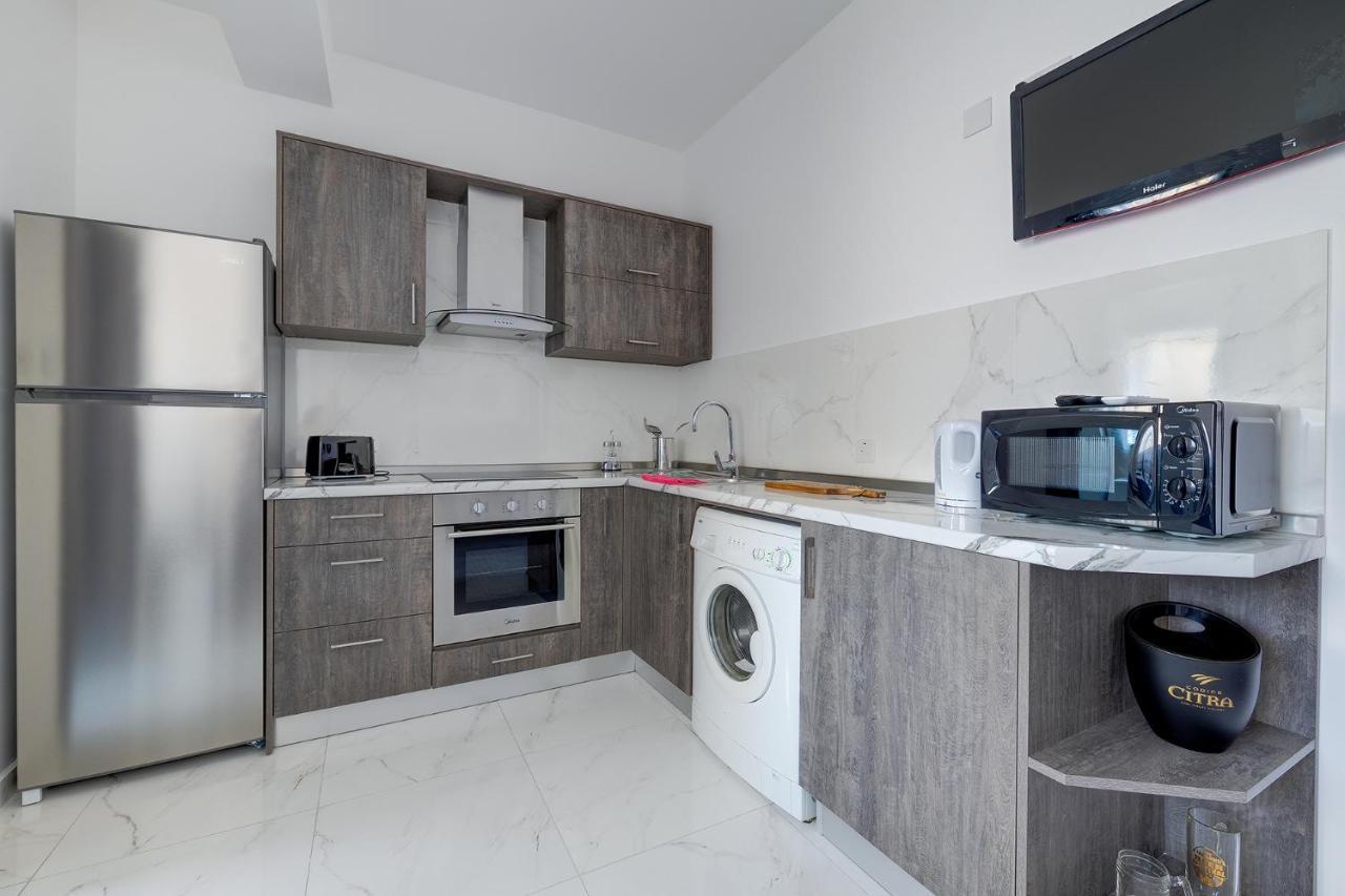 Idyllic Apartment Steps From The Promenade Sliema Exterior foto