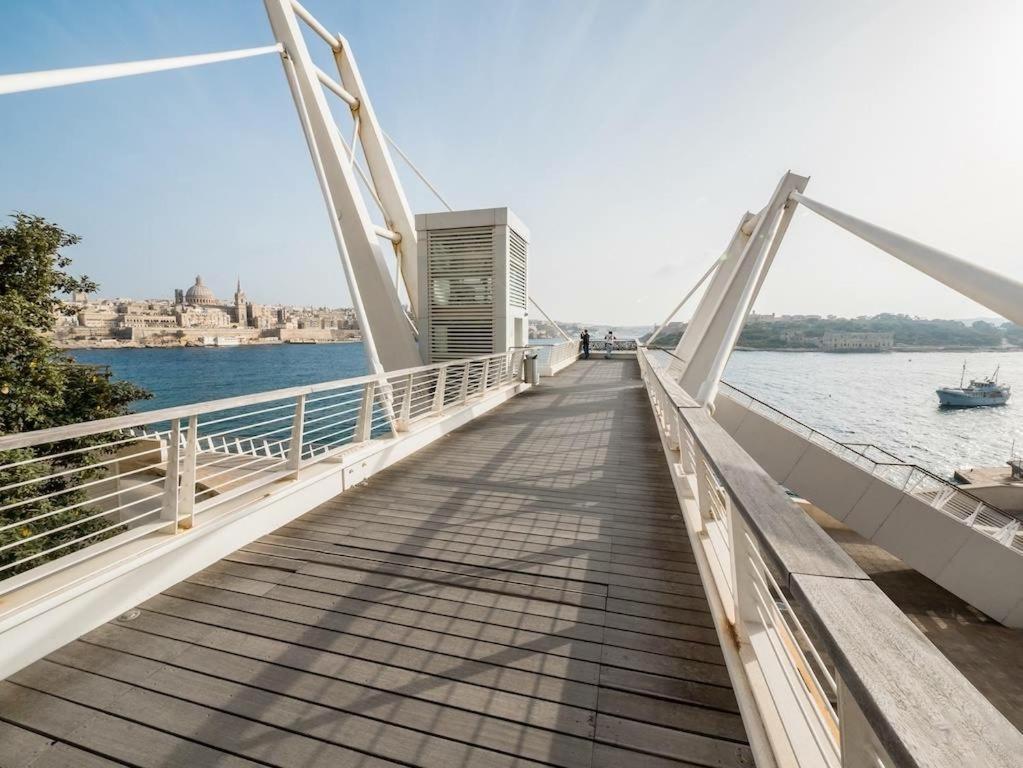Idyllic Apartment Steps From The Promenade Sliema Exterior foto